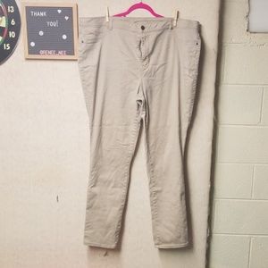 Avenue Butter Denim Khakis 26 Tall